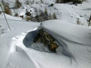 effetti dell'azione del vento sulla neve e accenno di cornice